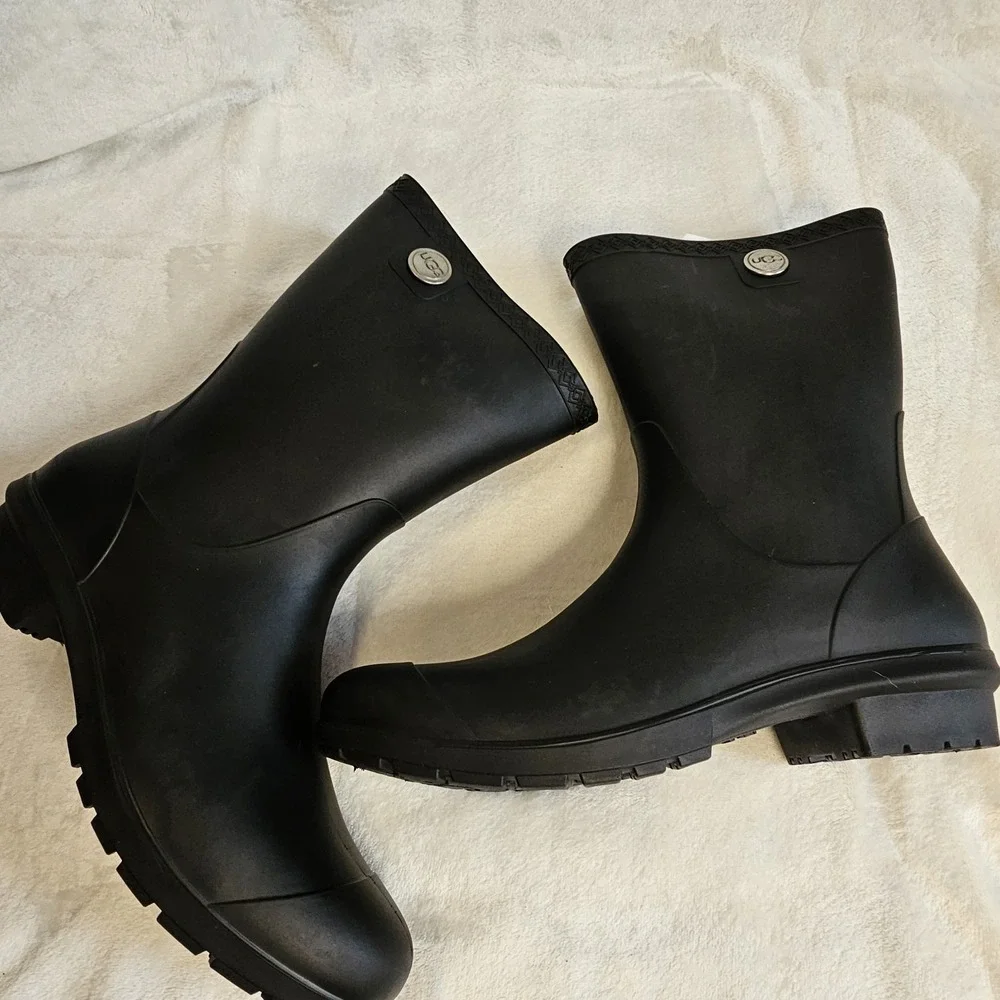 Ugg NIB Black Sienna Matte Rain Boots Women's Size 11 - Picture 4 of 8